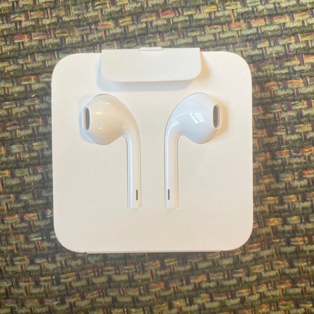 Apple earbuds